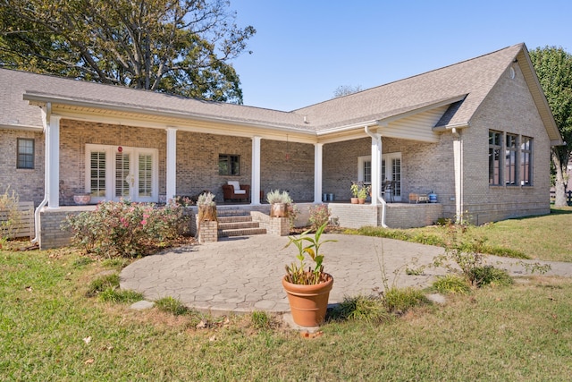 view of front of home with a patio area and a front yard