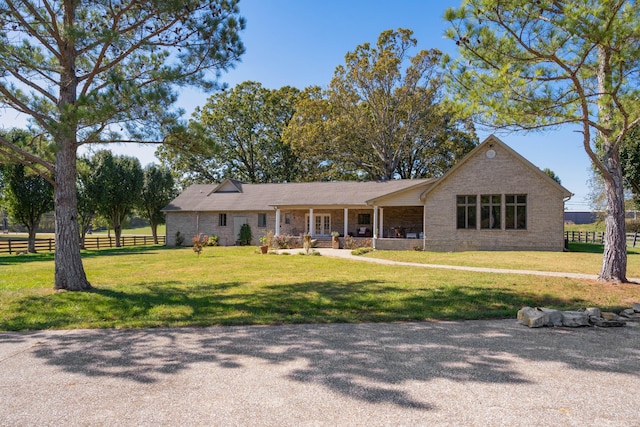 single story home featuring a front yard