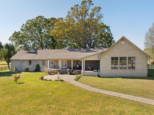 view of front of house featuring a front yard