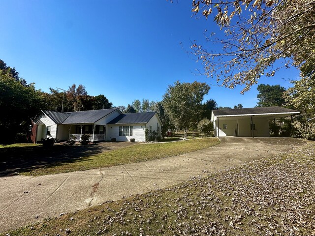 view of front of property with a carport and a front yard