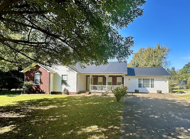 ranch-style house with a porch and a front yard