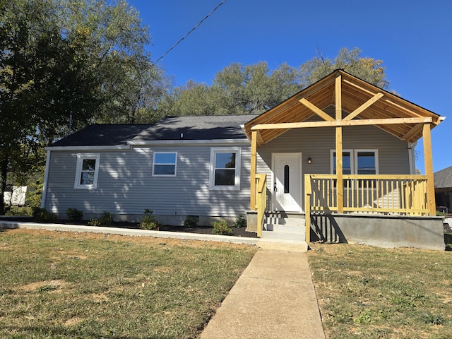 view of front of house featuring a front lawn and covered porch