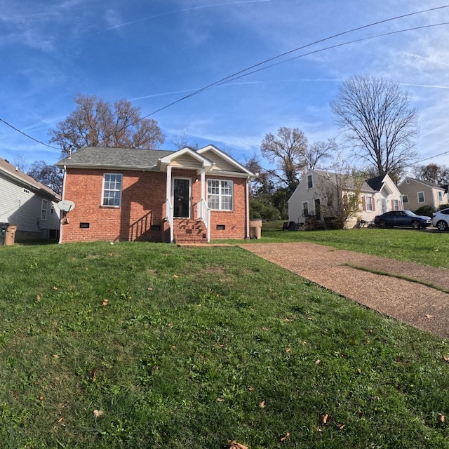 view of front facade featuring a front lawn