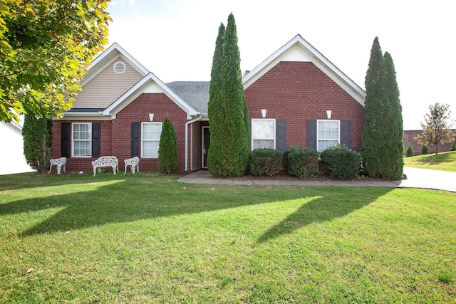 view of front of house featuring a front yard