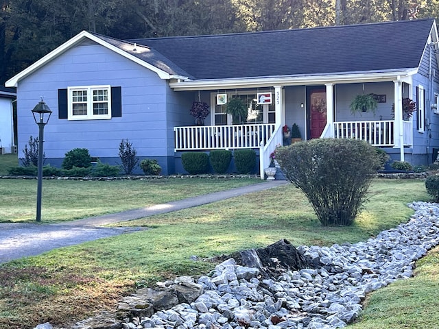 single story home featuring a porch and a front yard