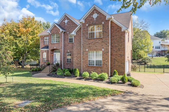 view of front property featuring a front lawn