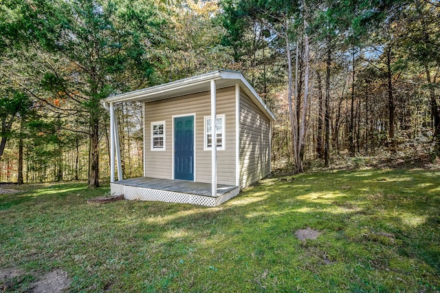 view of outdoor structure with a yard