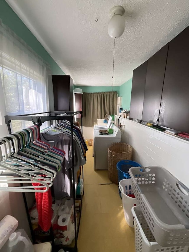 bedroom with washer and clothes dryer and a textured ceiling