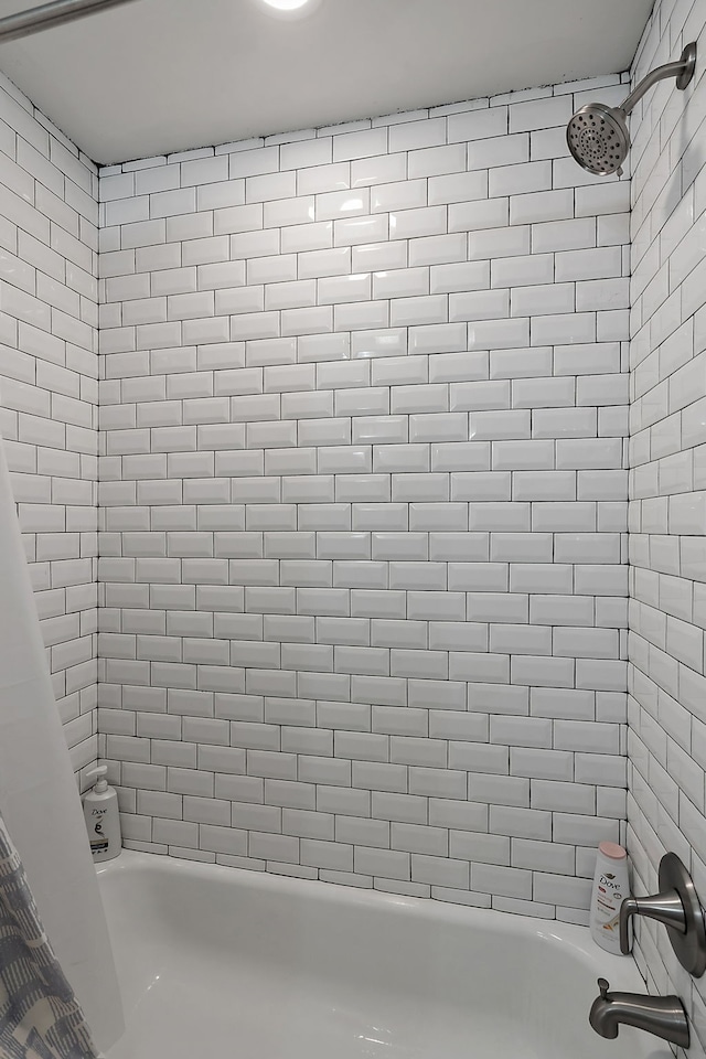 bathroom with shower / tub combo