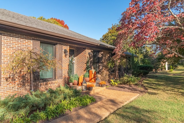 property entrance with a yard