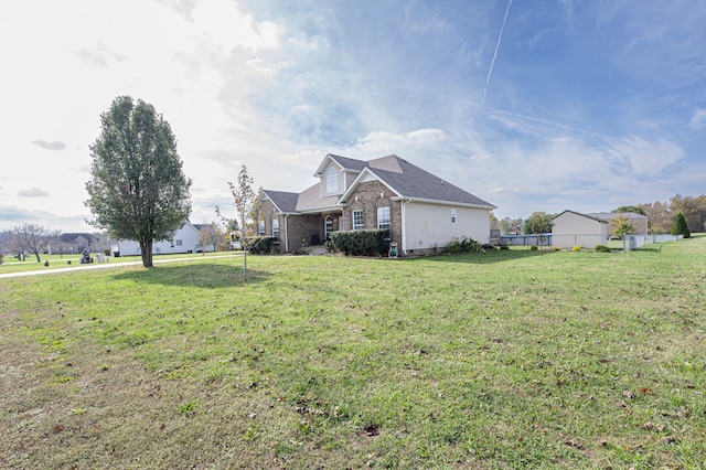 view of front of home featuring a front lawn