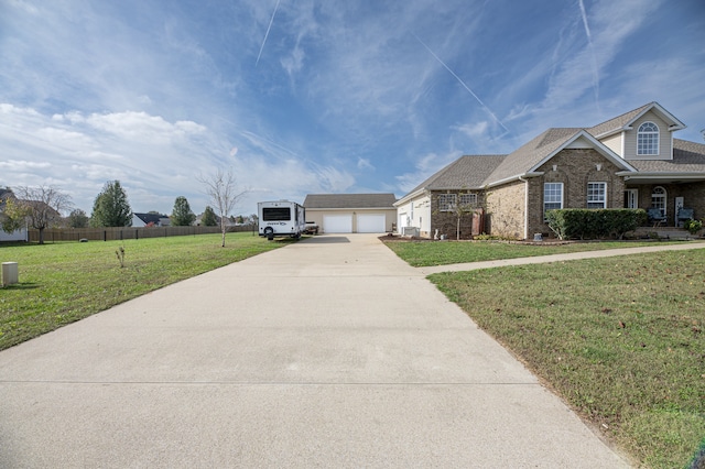 view of front facade featuring a front lawn