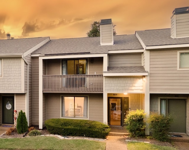 townhome / multi-family property featuring a balcony