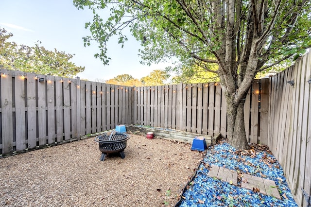 view of yard featuring an outdoor fire pit