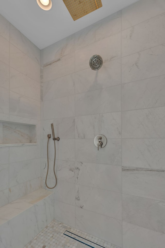 bathroom featuring a tile shower