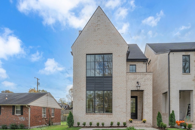 view of front of home with a front yard