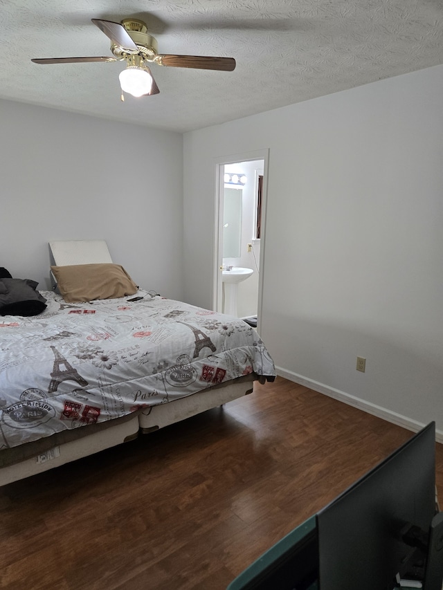 bedroom with hardwood / wood-style floors, a textured ceiling, and ceiling fan