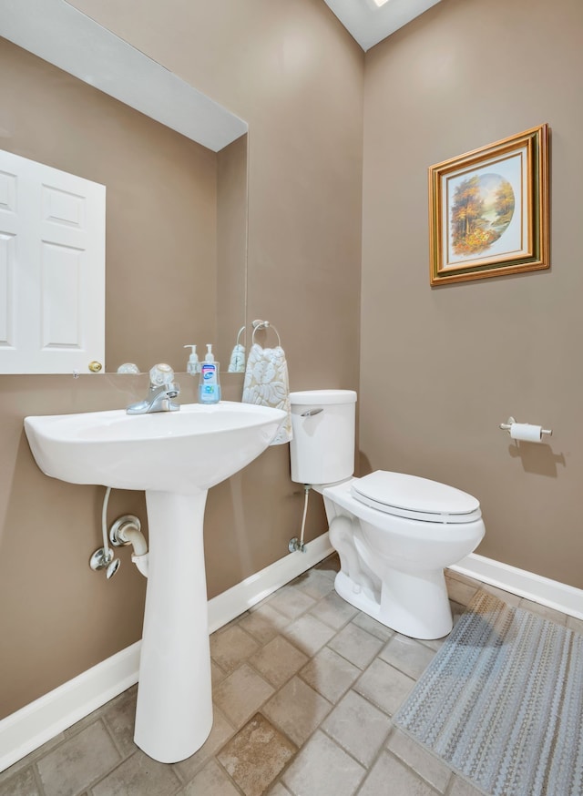 bathroom featuring toilet and sink