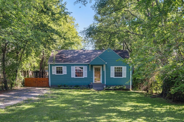 view of front facade with a front yard