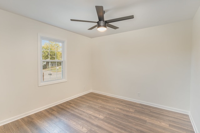 spare room with dark wood-type flooring and ceiling fan