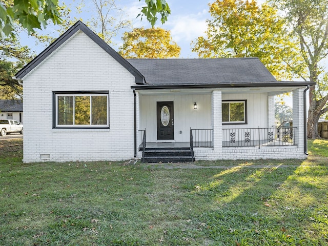 view of front facade with a porch and a front lawn