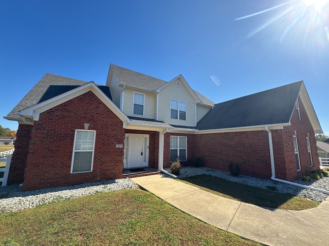 front of property with a front lawn