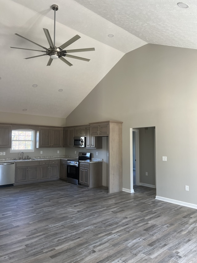 kitchen featuring sink, appliances with stainless steel finishes, ceiling fan, a textured ceiling, and dark wood-type flooring