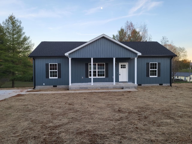 single story home with a porch