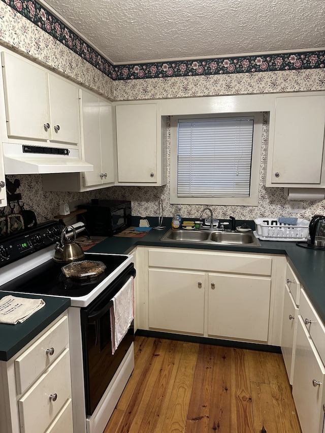 kitchen with sink, a textured ceiling, electric range, hardwood / wood-style floors, and white cabinetry