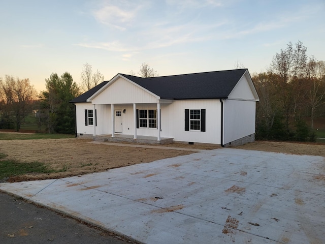 view of front of property with covered porch