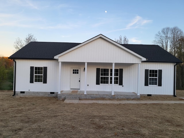 view of front facade with a porch