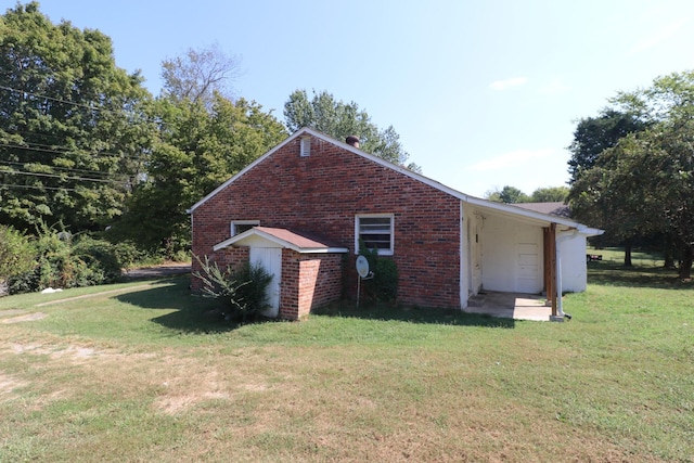 304 Mitchell St, Clarksville, TN 37042 - view of side of home with a lawn and brick siding