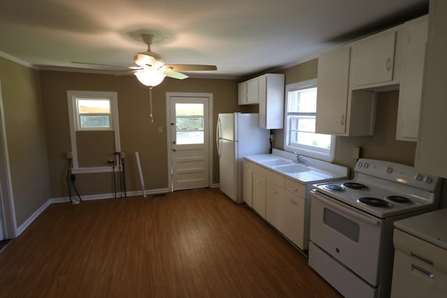304 Mitchell St, Clarksville, TN 37042 - kitchen featuring a sink, white appliances, light countertops, and wood finished floors