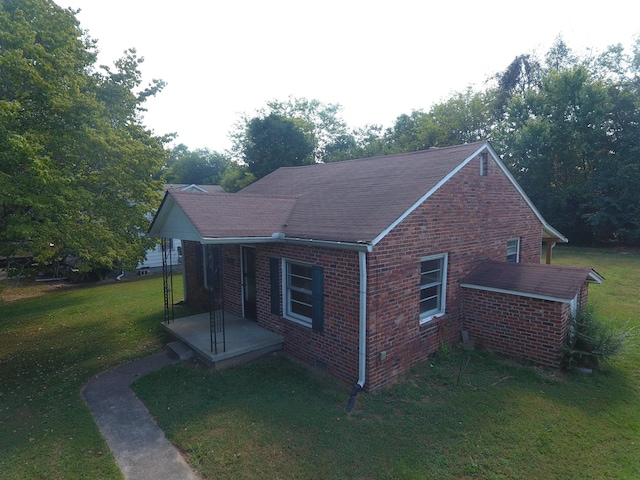 304 Mitchell St, Clarksville, TN 37042 - view of side of property featuring roof with shingles, brick siding, and a lawn