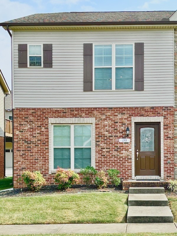 view of front of house featuring a front yard