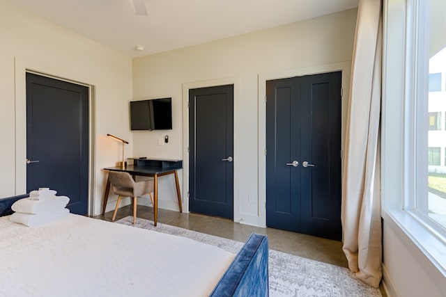 bedroom with ceiling fan