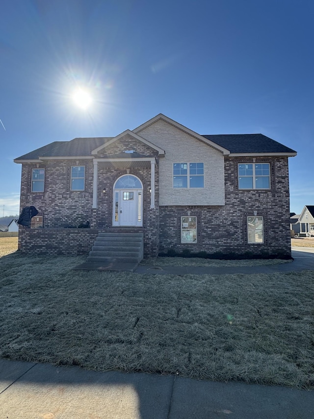 view of front of home featuring a front lawn