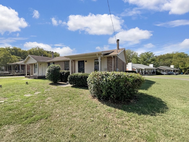 view of front of property with a front lawn