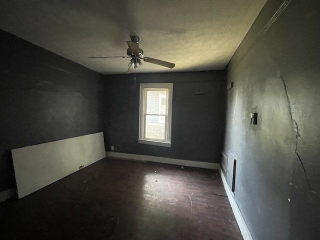 empty room featuring ceiling fan