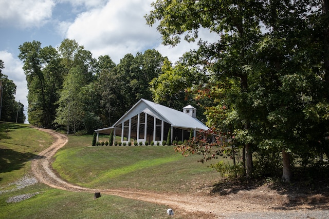 exterior space with a porch and a front yard