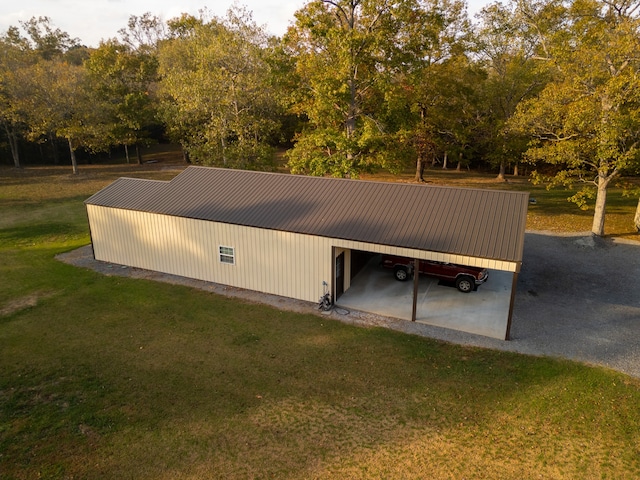 exterior space featuring a lawn