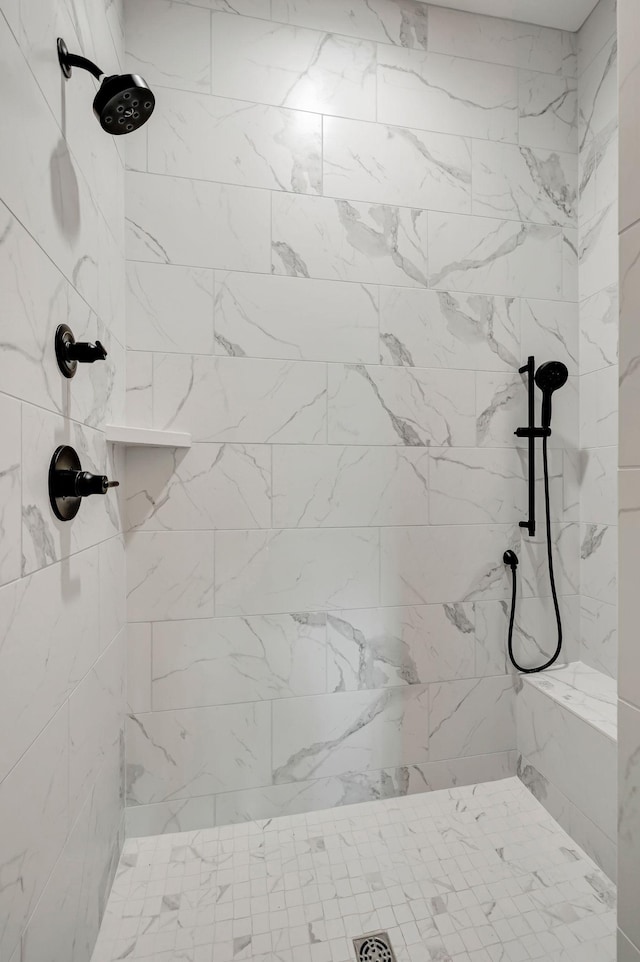 bathroom featuring a tile shower