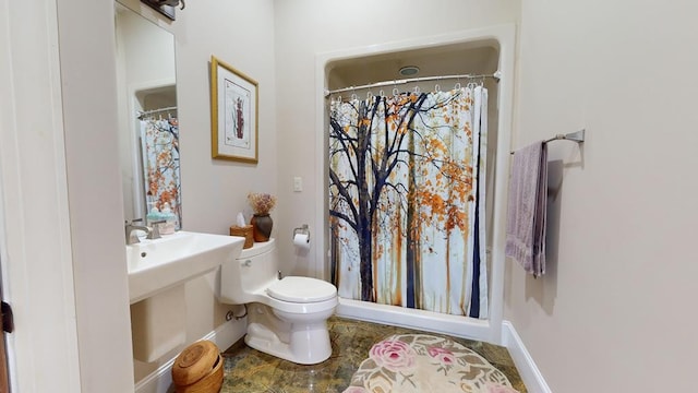 bathroom featuring toilet and a shower with shower curtain