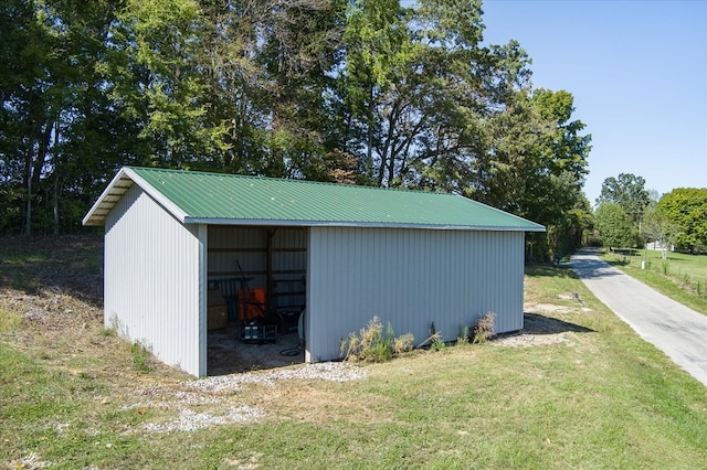 view of outbuilding featuring a yard