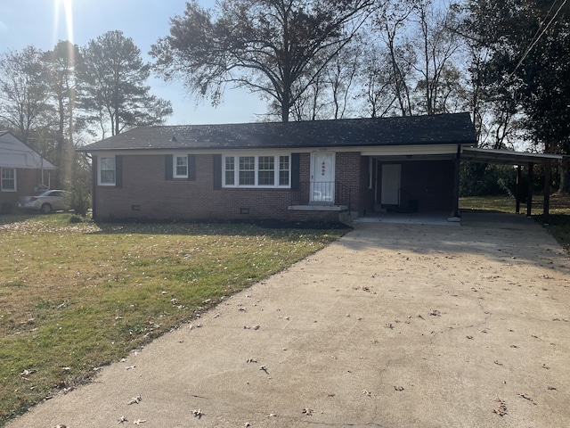 view of front of house featuring a front yard and a carport