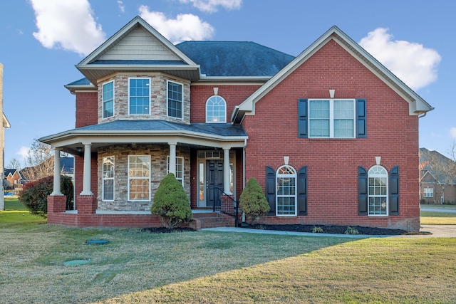 view of front of property featuring a front yard