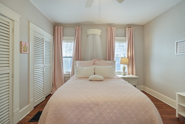 bedroom with dark wood-type flooring and ceiling fan