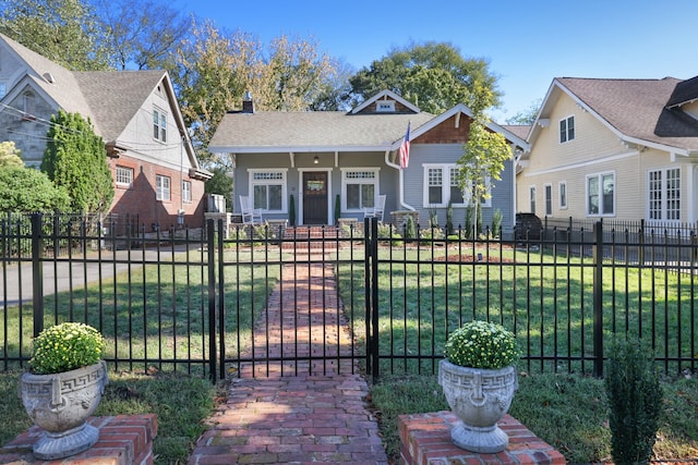 view of front of property featuring a front yard