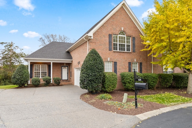 view of front property featuring a garage