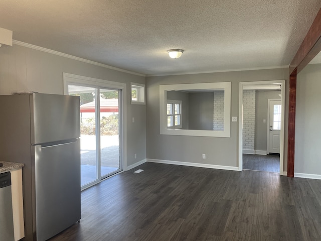 kitchen featuring crown molding, stainless steel appliances, a textured ceiling, and dark hardwood / wood-style flooring